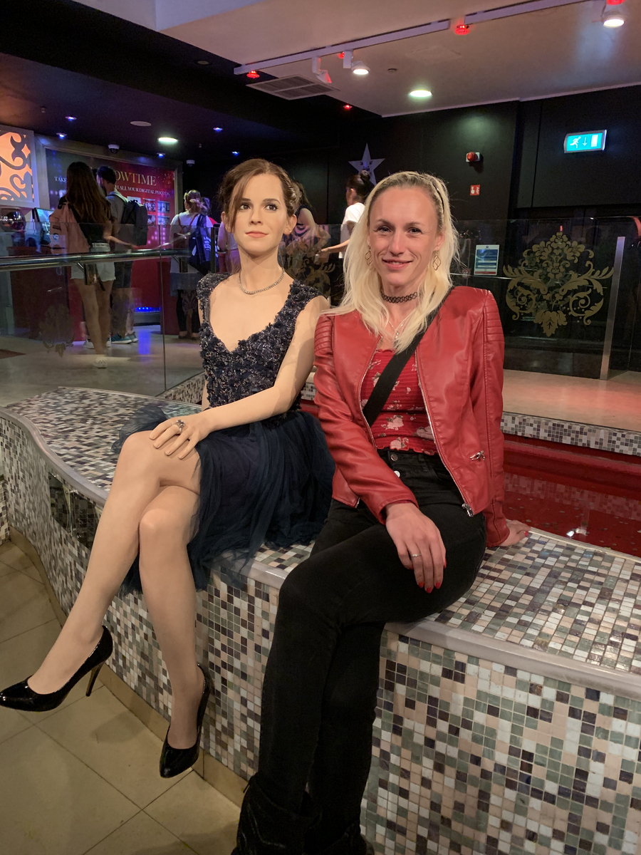 Nicki trifft zufällig auch auf Emma Watson… Nicki trifft zufällig auch auf Emma Watson...