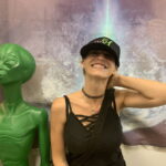 Nicki hat einen Alien gefunden! Nicki hat einen Alien gefunden!