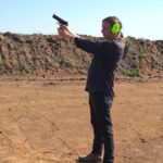 Jonathan schießt lieber auf Tauben… Jonathan schießt lieber auf Tauben...