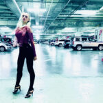 Nicki post für ein spontanes Fotoshooting in London… Nicki post für ein spontanes Fotoshooting in London...